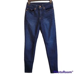 LL BEAN, women's size 2reg dark blue denim jeans in skinny leg, favorite fit